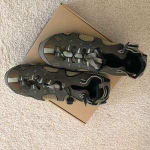 Men’s new light weight hiking shoes size 10